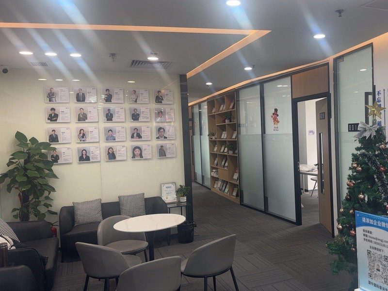 广州天河校区家长休息区与书架